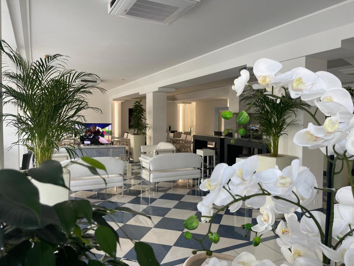 Hotel Athena Lignano Sabbiadoro Exterior foto