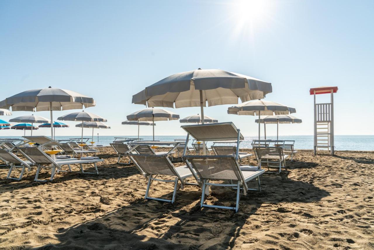 Hotel Athena Lignano Sabbiadoro Exterior foto